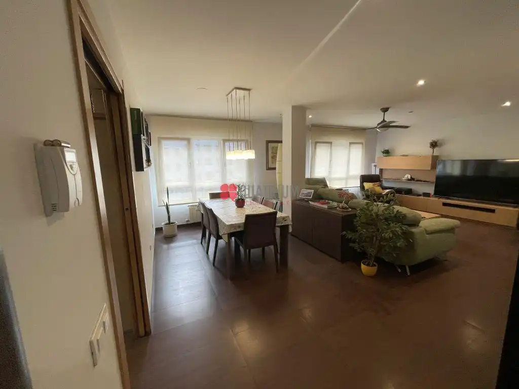 Appartamento con terrazza in vendita a Avenida Rosalía de Castro, imagen 3
