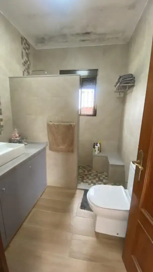 Bany de Casa o xalet en venda en La Carlota amb Aire condicionat i Piscina