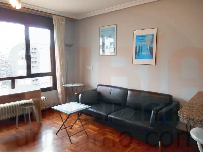Apartments for rent in Calle Nueve de Mayo, Salesas - Foncalada - Campoamor
