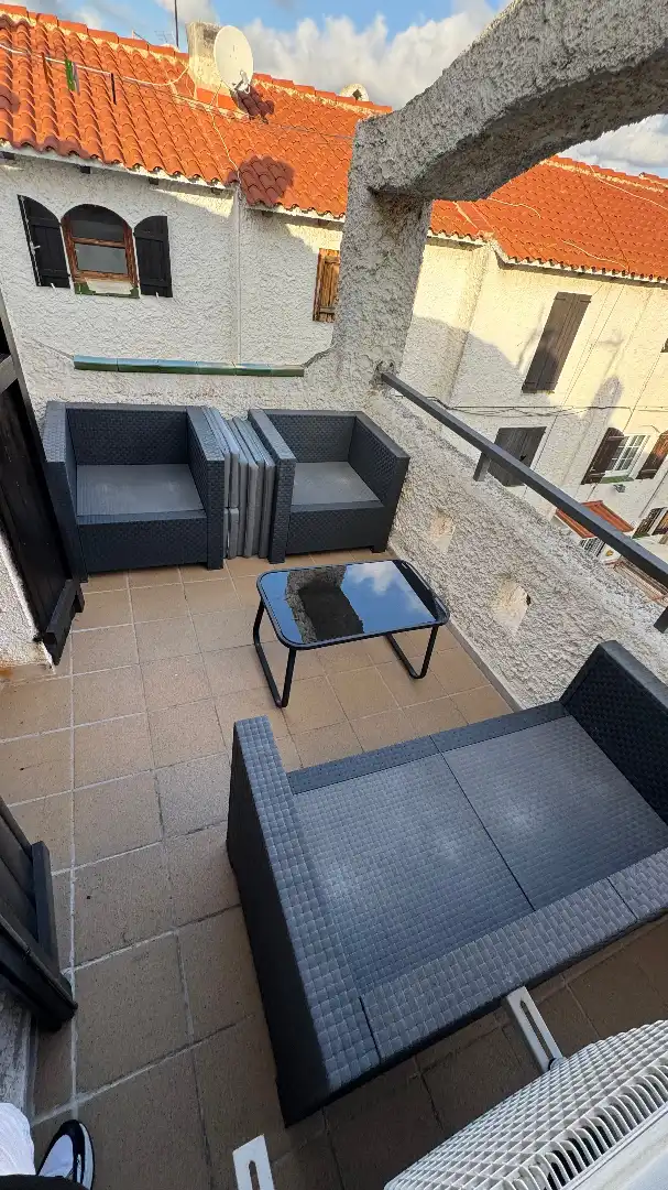 Terrasse von Einfamilien-Reihenhaus zum Verkauf in Torredembarra mit Klimaanlage, Heizung und Privatgarten