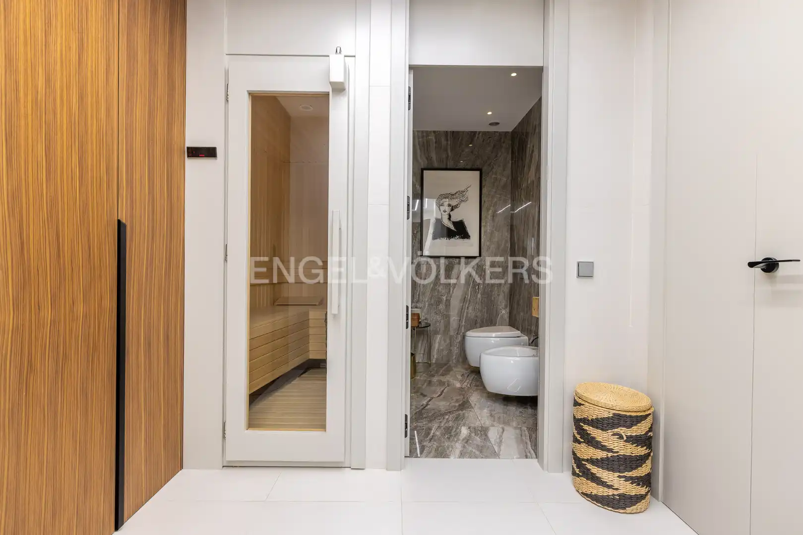 Bathroom of Flat for sale in Sevilla  with Air Conditioner, Heating and Terrace