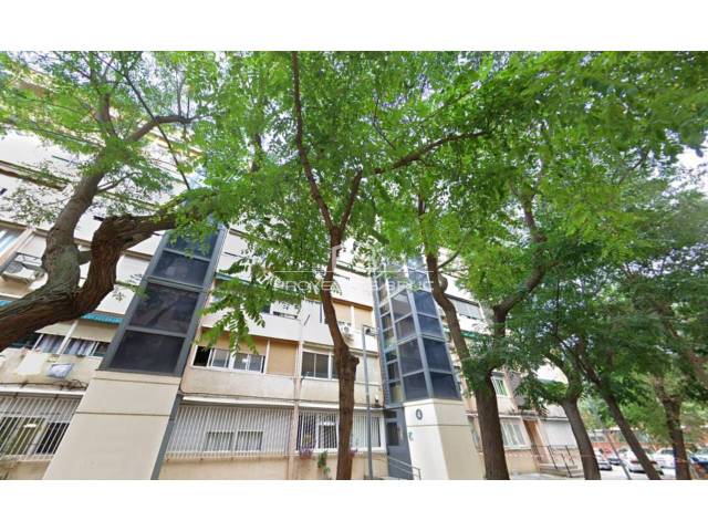 Piso en Venta en Calle Muret en El Besós i el Maresme