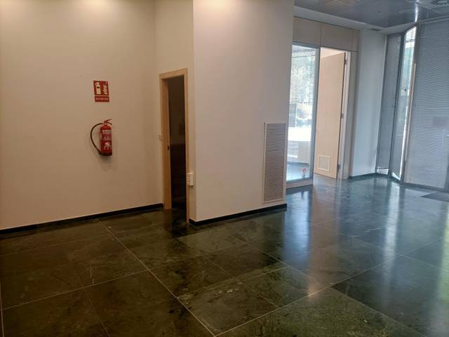 Local comercial en Alquiler en Paseo de la Constitución en Paseo Independencia