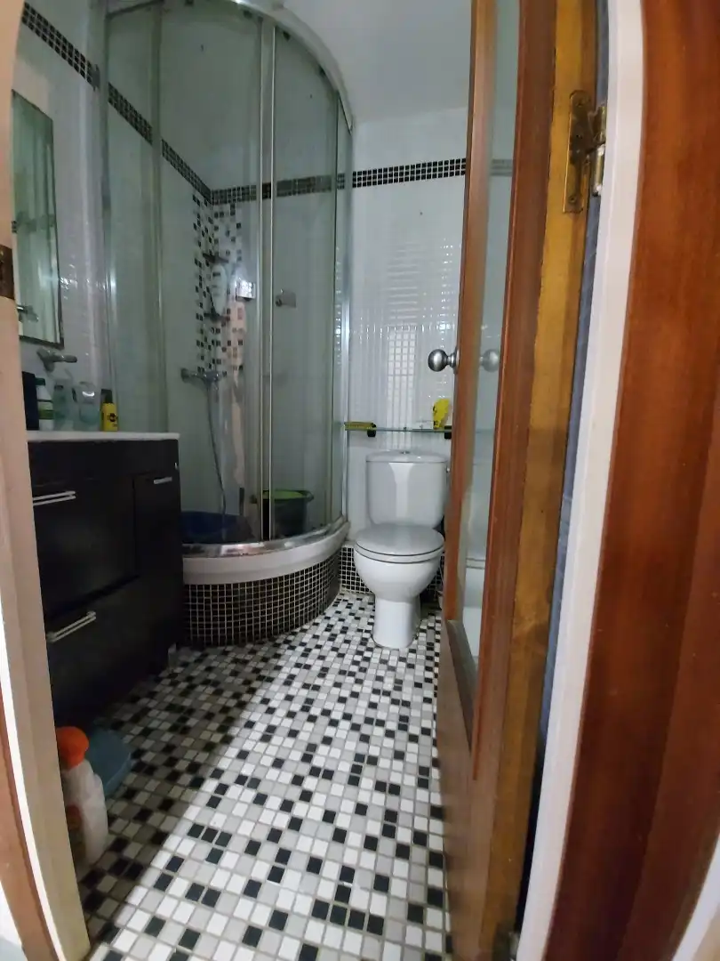Baño de Piso en venta en Barcelona con Trastero, Horno y Balcón