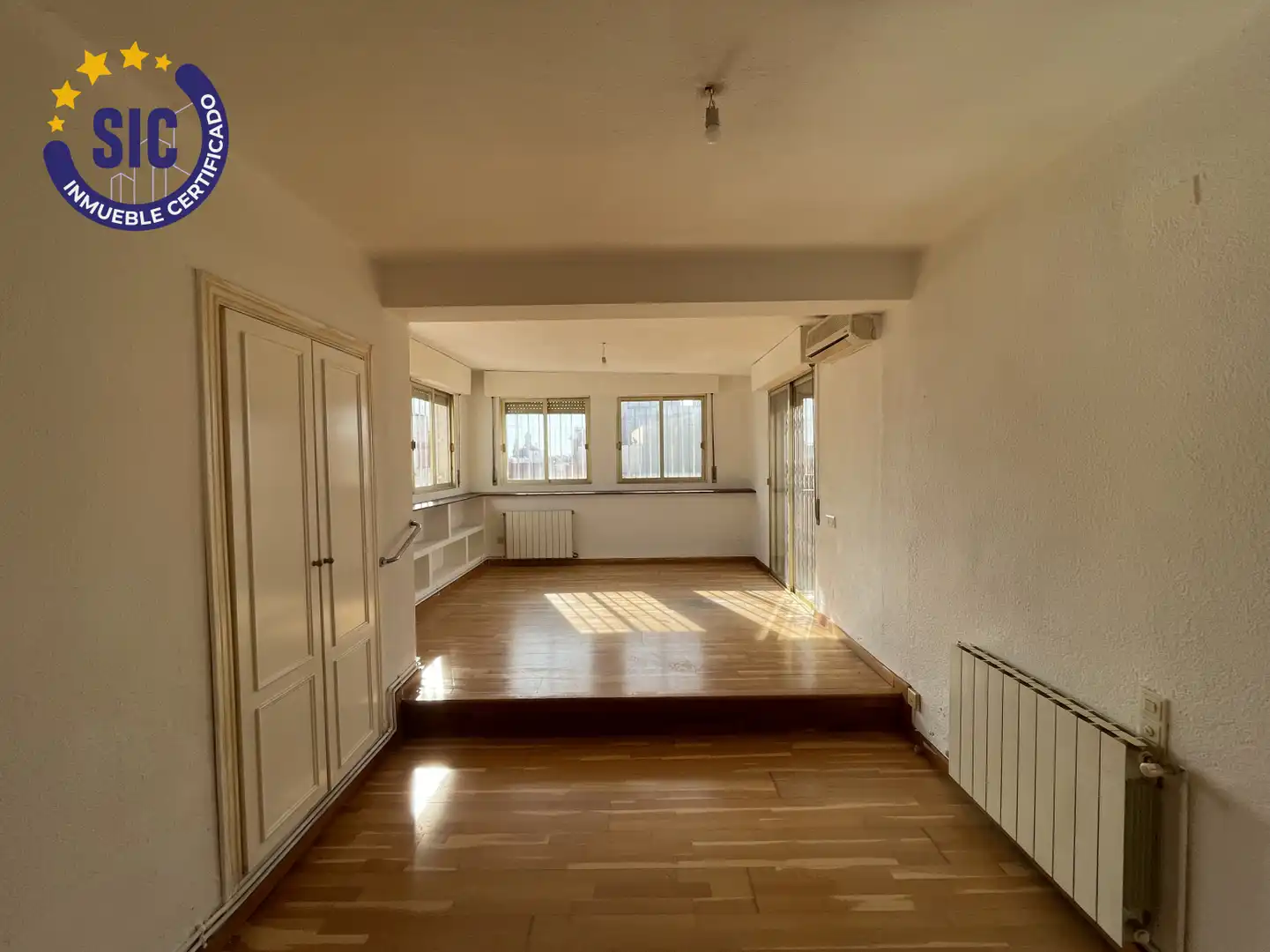 Vista exterior de Àtic en venda en Valencia amb Aire condicionat, Calefacció i Parquet