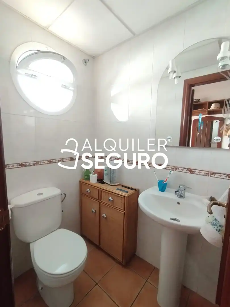Bany de Casa o xalet de lloguer en Fuengirola amb Terrassa, Piscina i Moblat