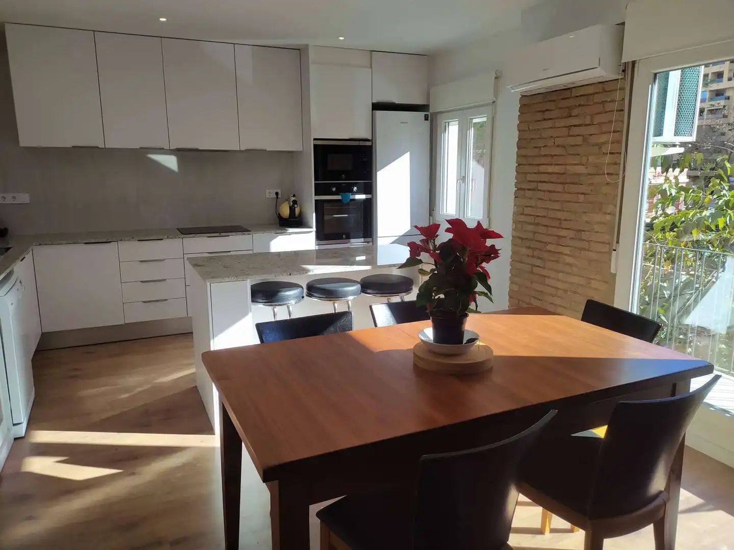 Cocina de Apartamento para compartir en Valencia con Aire acondicionado, Terraza y Amueblado