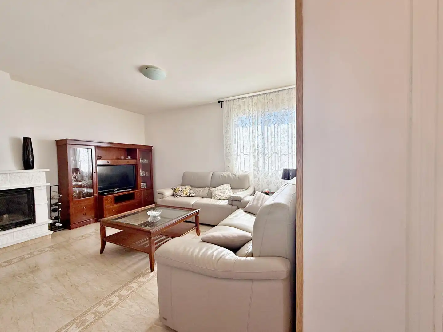 Sala d'estar de Casa o xalet en venda en Llíria amb Aire condicionat, Calefacció i Jardí privat