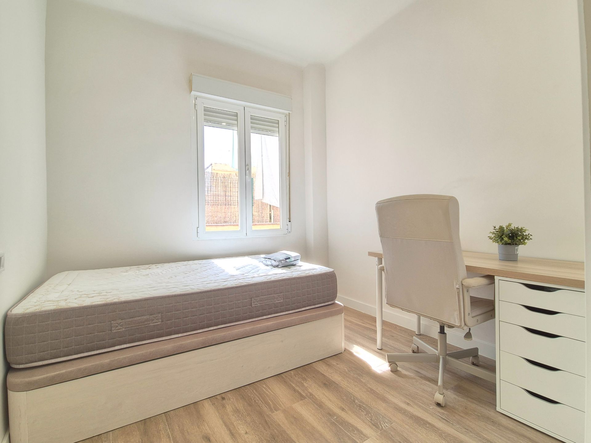 Bedroom of Flat for sale in  Madrid Capital  with Air Conditioner, Heating and Furnished