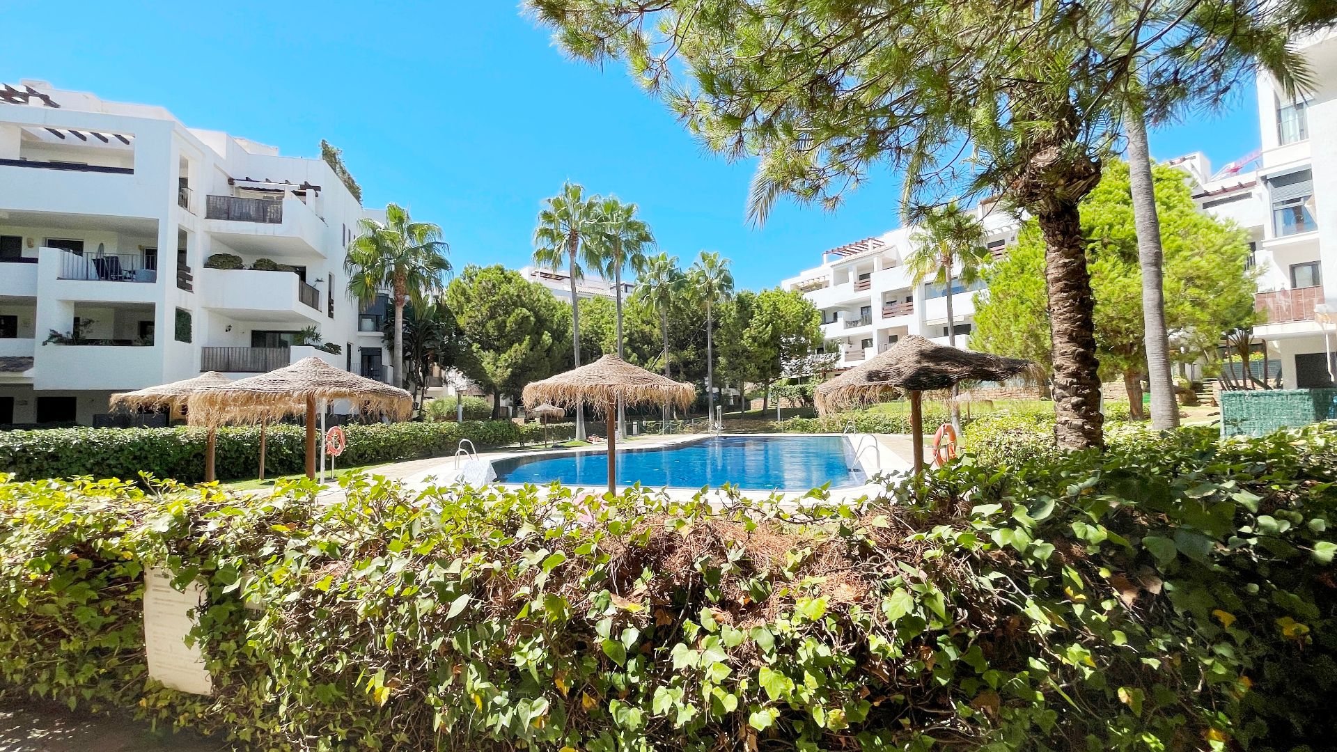 Vista exterior de Pis en venda en Mijas amb Piscina comunitària
