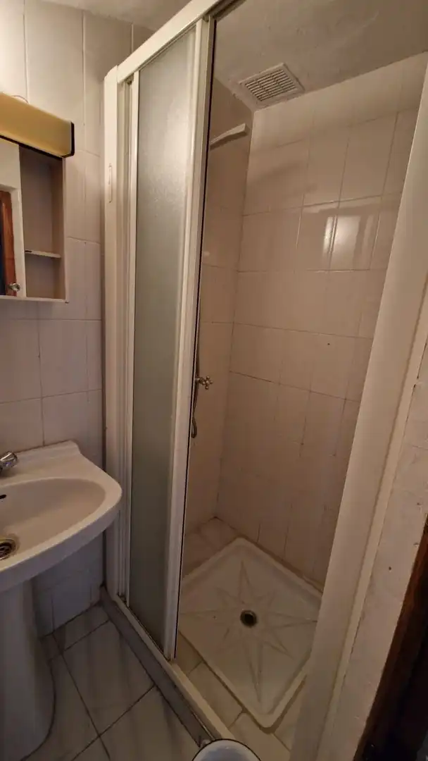 Bany de Casa o xalet en venda en Santovenia de la Valdoncina amb Calefacció, Terrassa i Traster