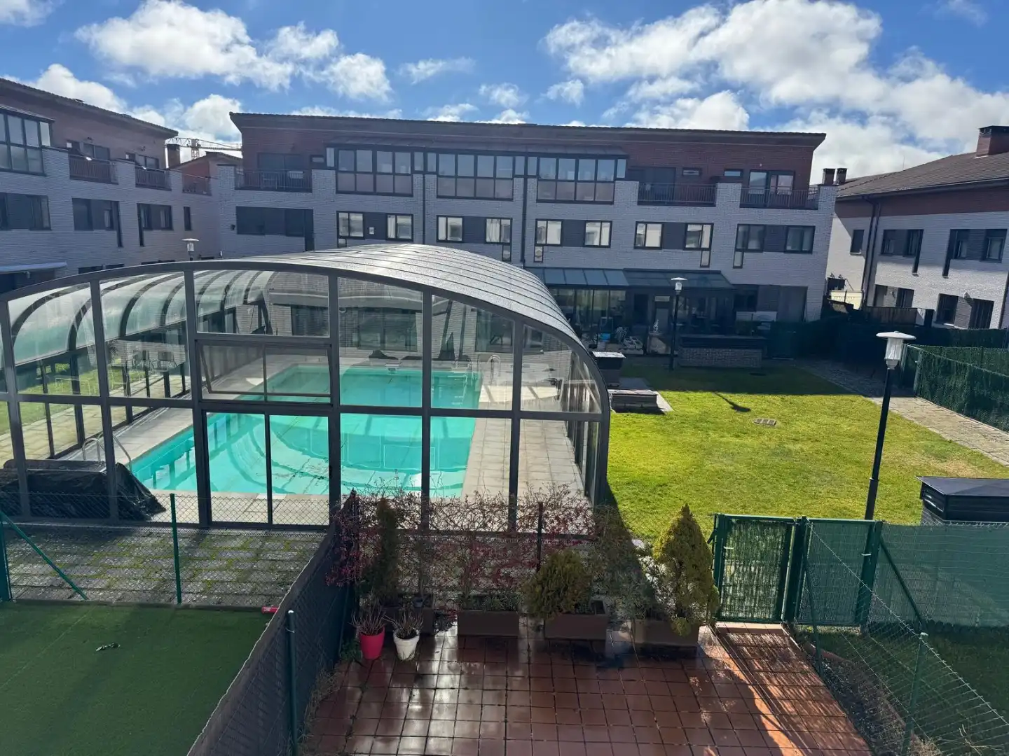 Piscina de Casa adosada en venta en Burgos Capital con Calefacción, Jardín privado y Terraza