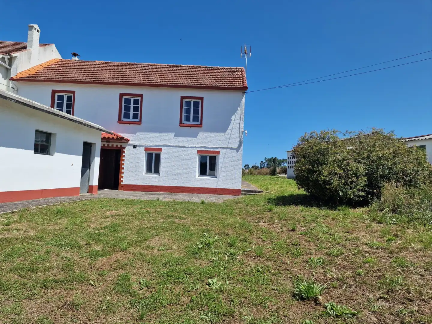 Vista exterior de Casa o xalet en venda en Narón amb Jardí privat i Terrassa