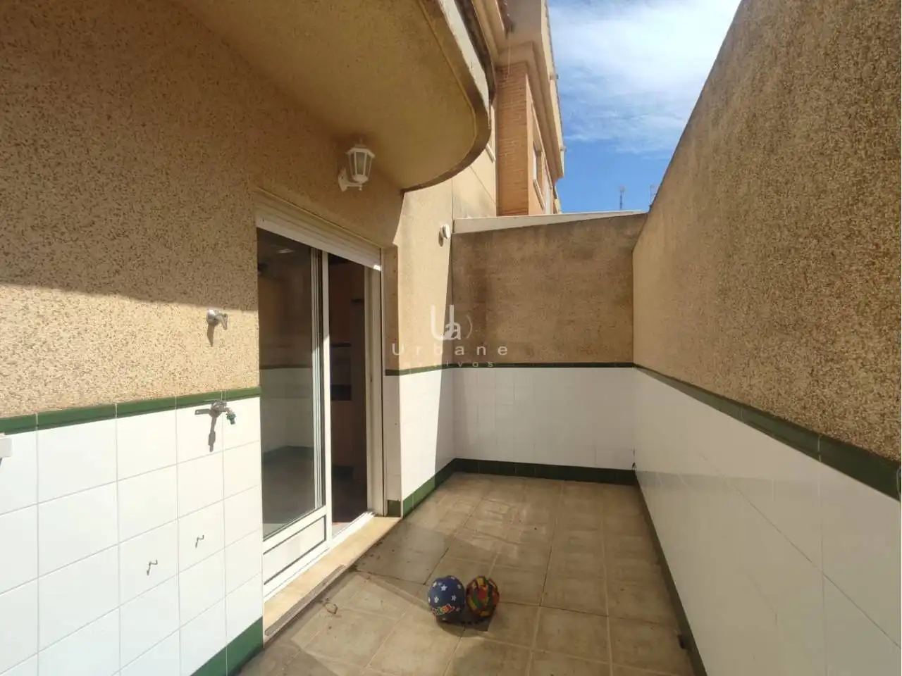 Vista exterior de Casa adosada en venta en Beniel