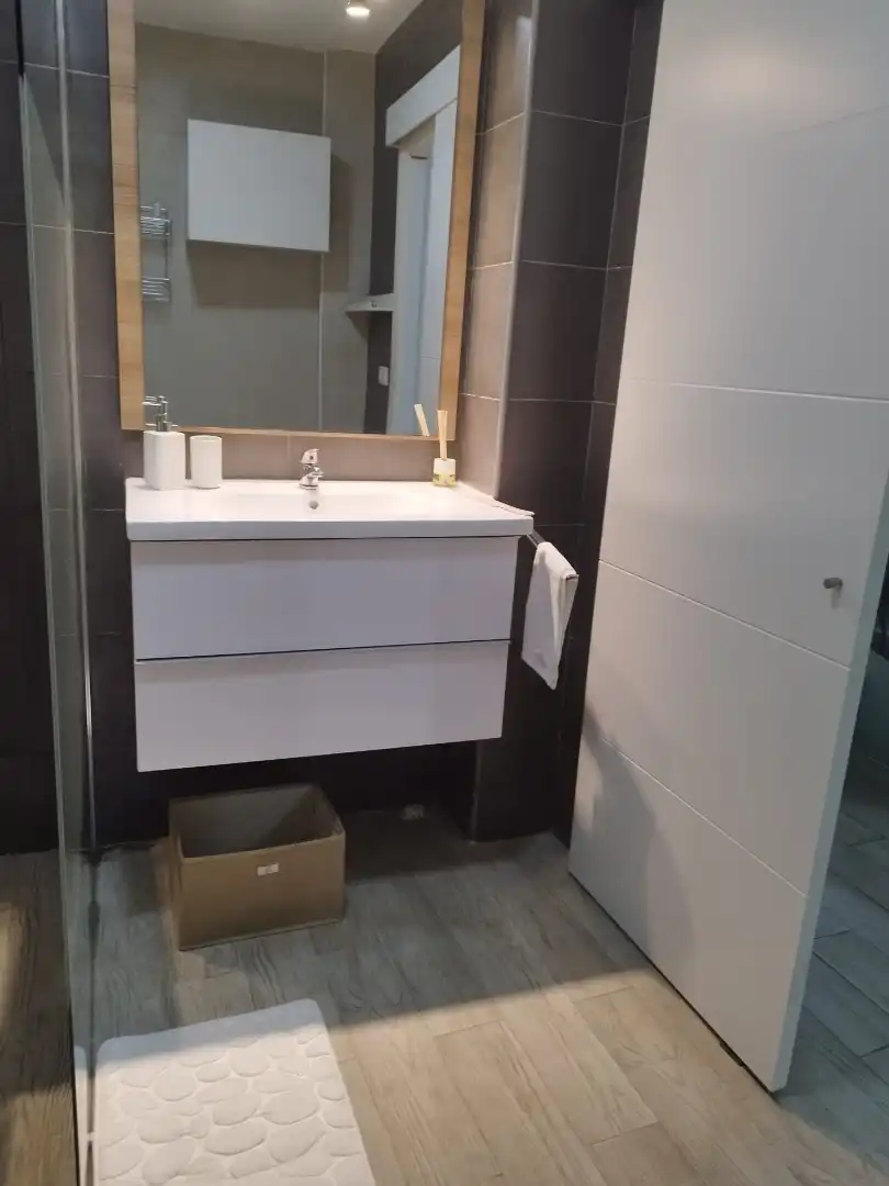 Badezimmer von Erdgeschoss zur Miete in Quart de Poblet mit Klimaanlage, Möbliert und Ofen