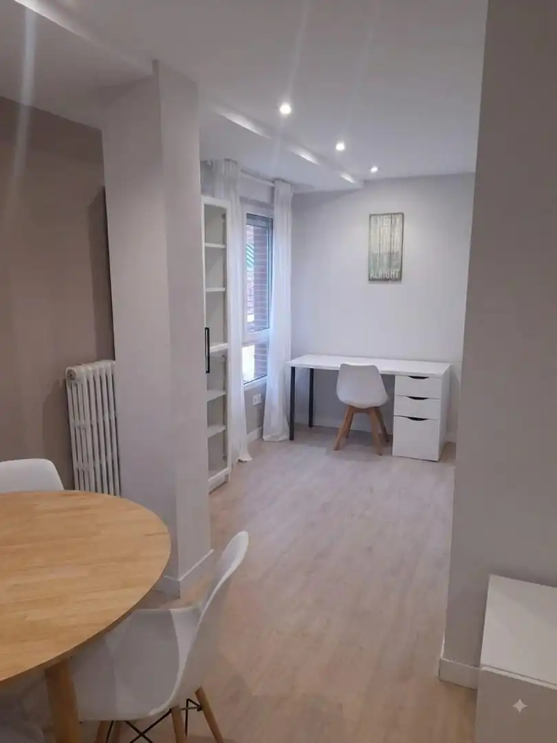 Habitación de Piso en venta en Oviedo  con Calefacción y Amueblado