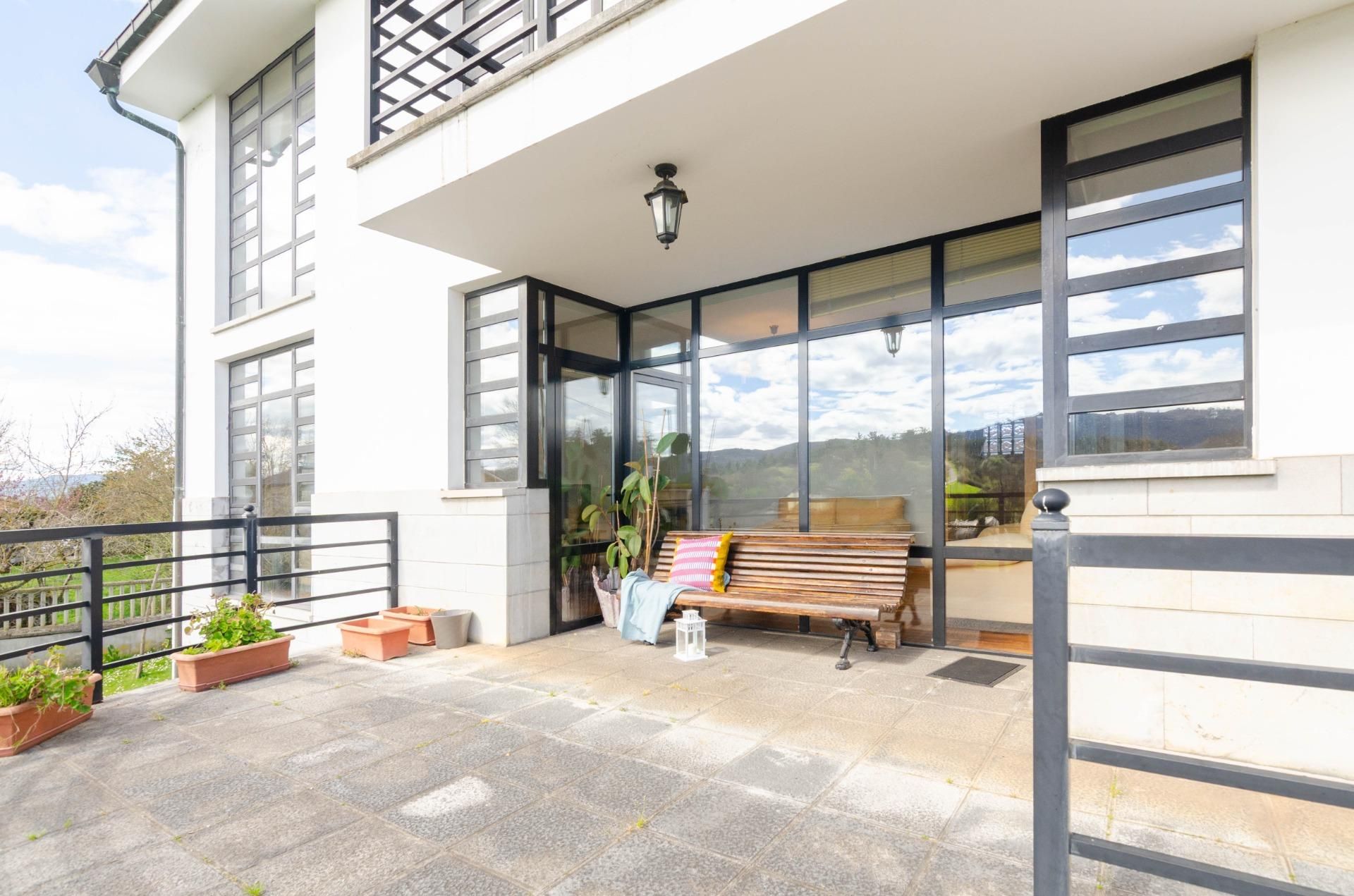 Terrassa de Casa o xalet en venda en Llanera amb Calefacció, Jardí privat i Terrassa