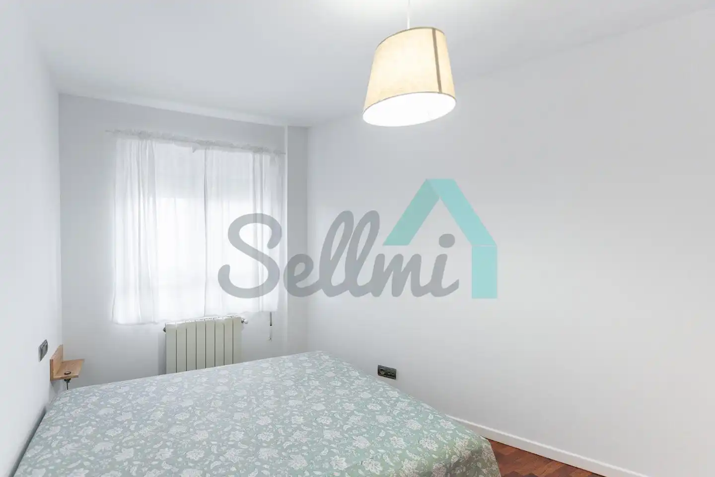 Schlafzimmer von Wohnung zur Miete in Oviedo  mit Heizung, Parkett und Möbliert
