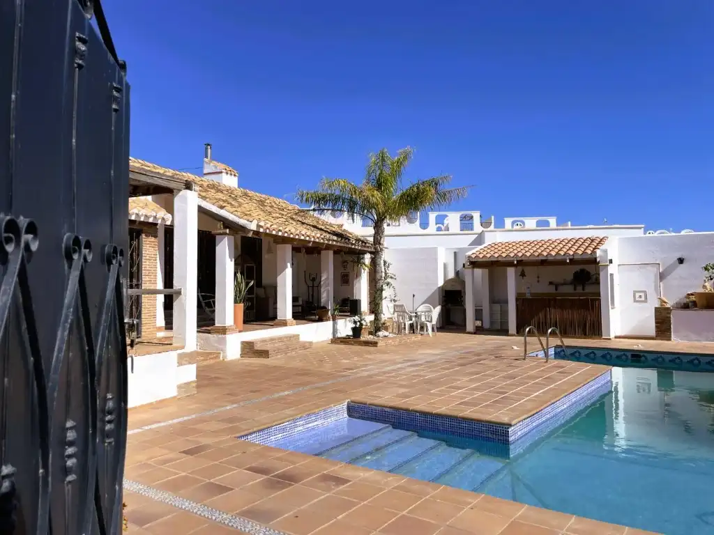 Vista exterior de Casa o xalet en venda en Mojácar amb Aire condicionat, Jardí privat i Terrassa