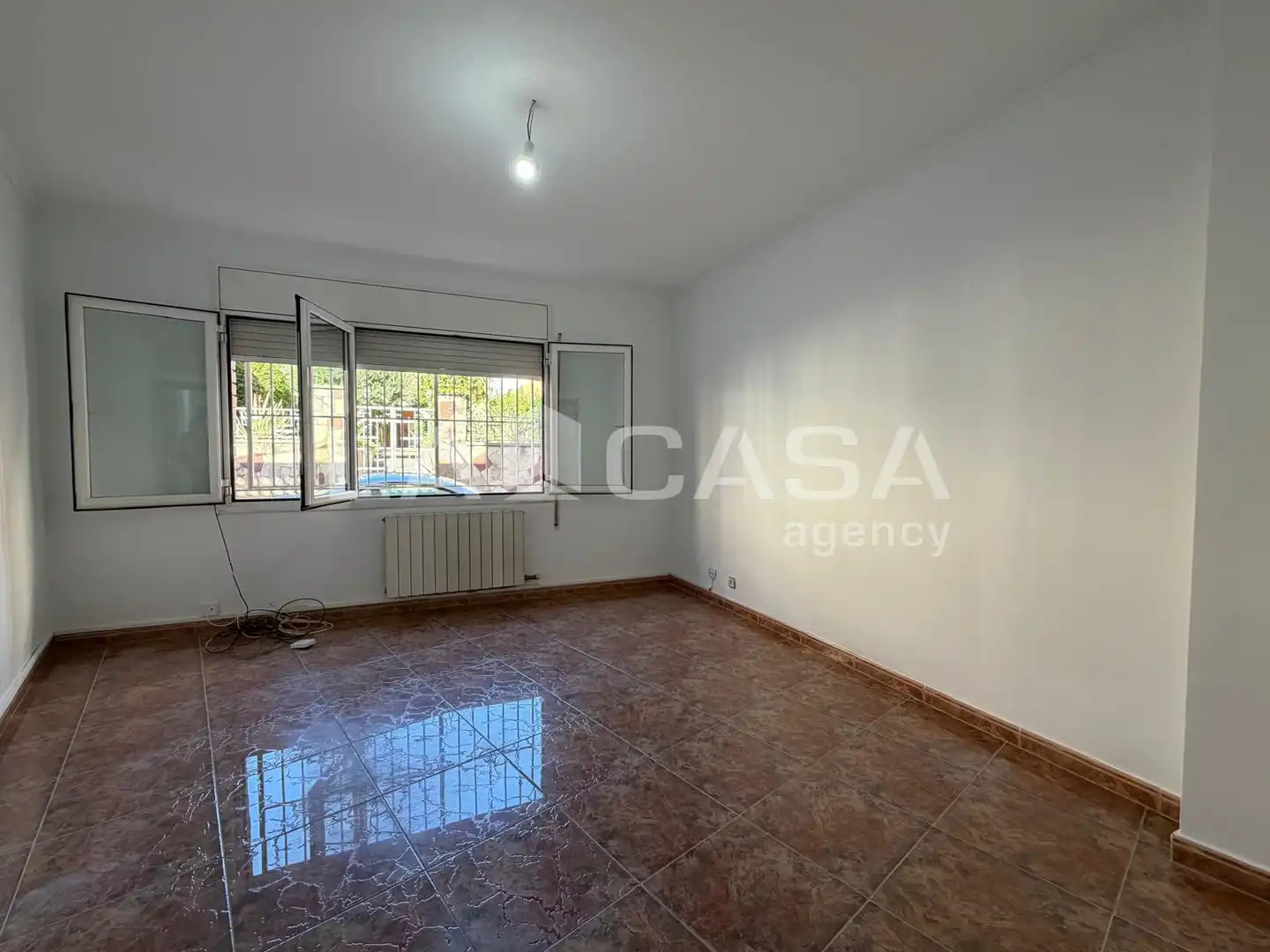 Wohnung zum Verkauf in Santa Coloma de Gramenet mit Heizung, Terrasse und Abstellraum