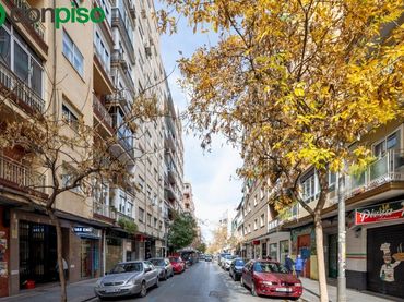Piso con balcón en venta en PEDRO ANTONIO DE ALARCON 81