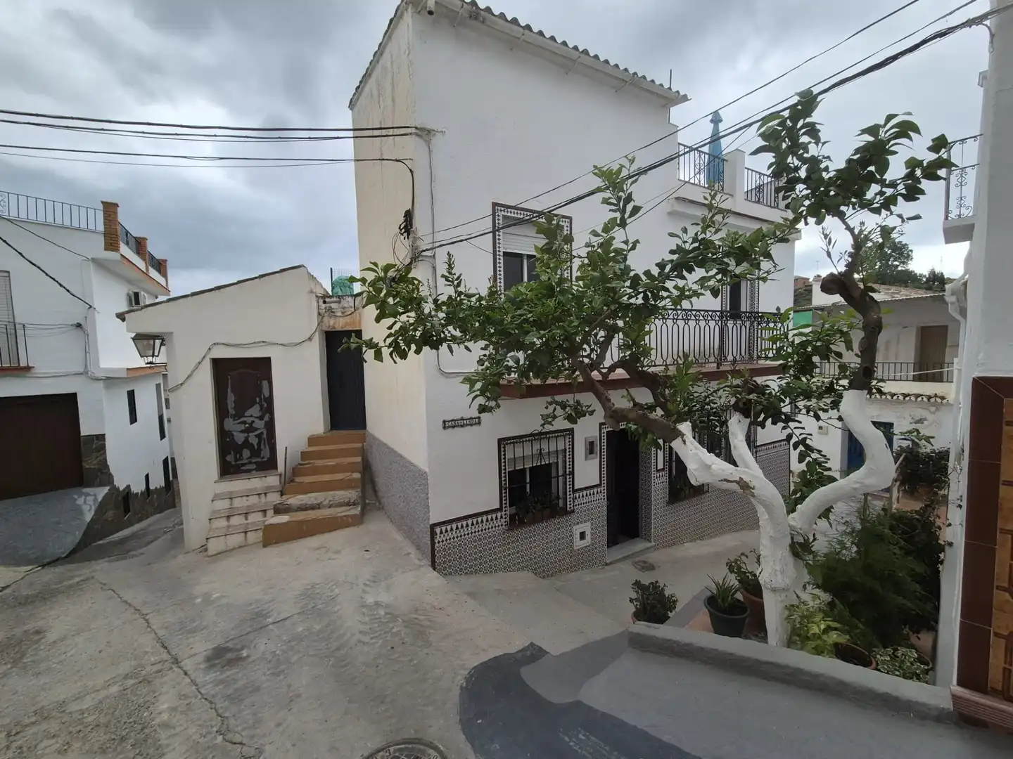 Exterior view of Houses for sale in Guaro  with Air Conditioner, Terrace and Furnished