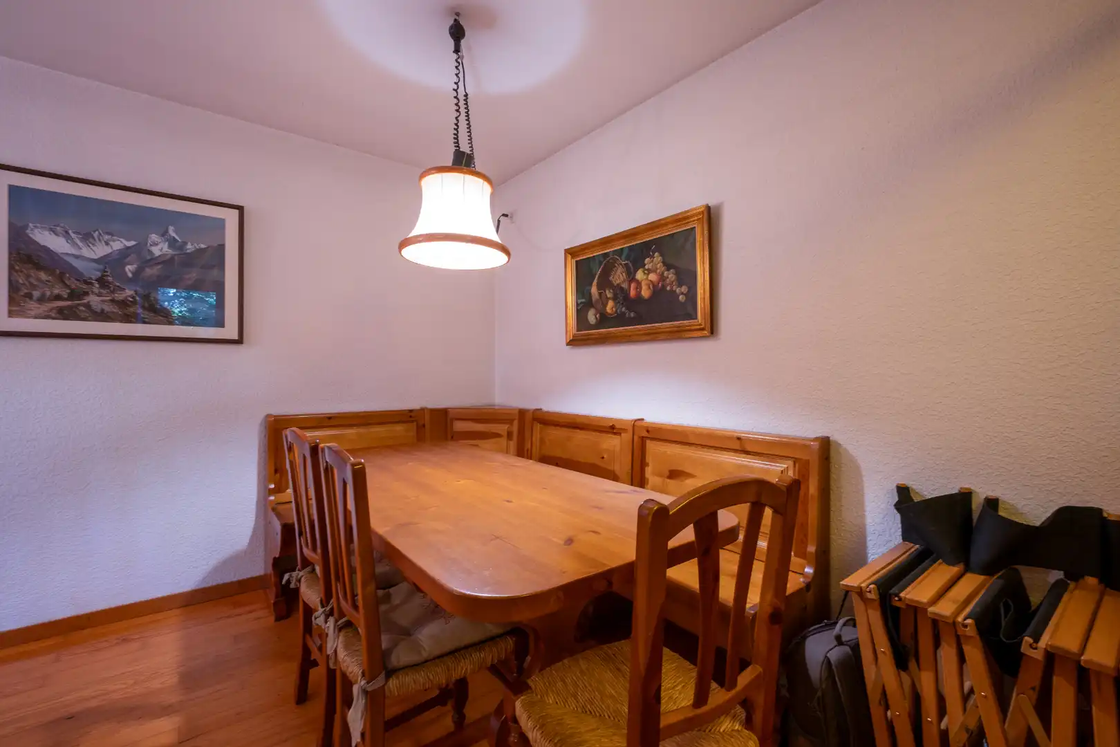 Menjador de Casa adosada en venda en Alp amb Calefacció, Jardí privat i Parquet