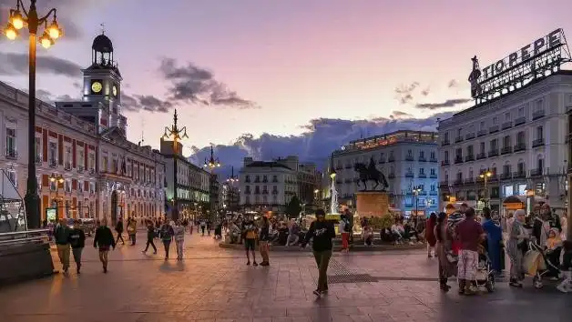 Oficina de lloguer a Plaza JACINTO BENAVENTE, Cortes - Huertas