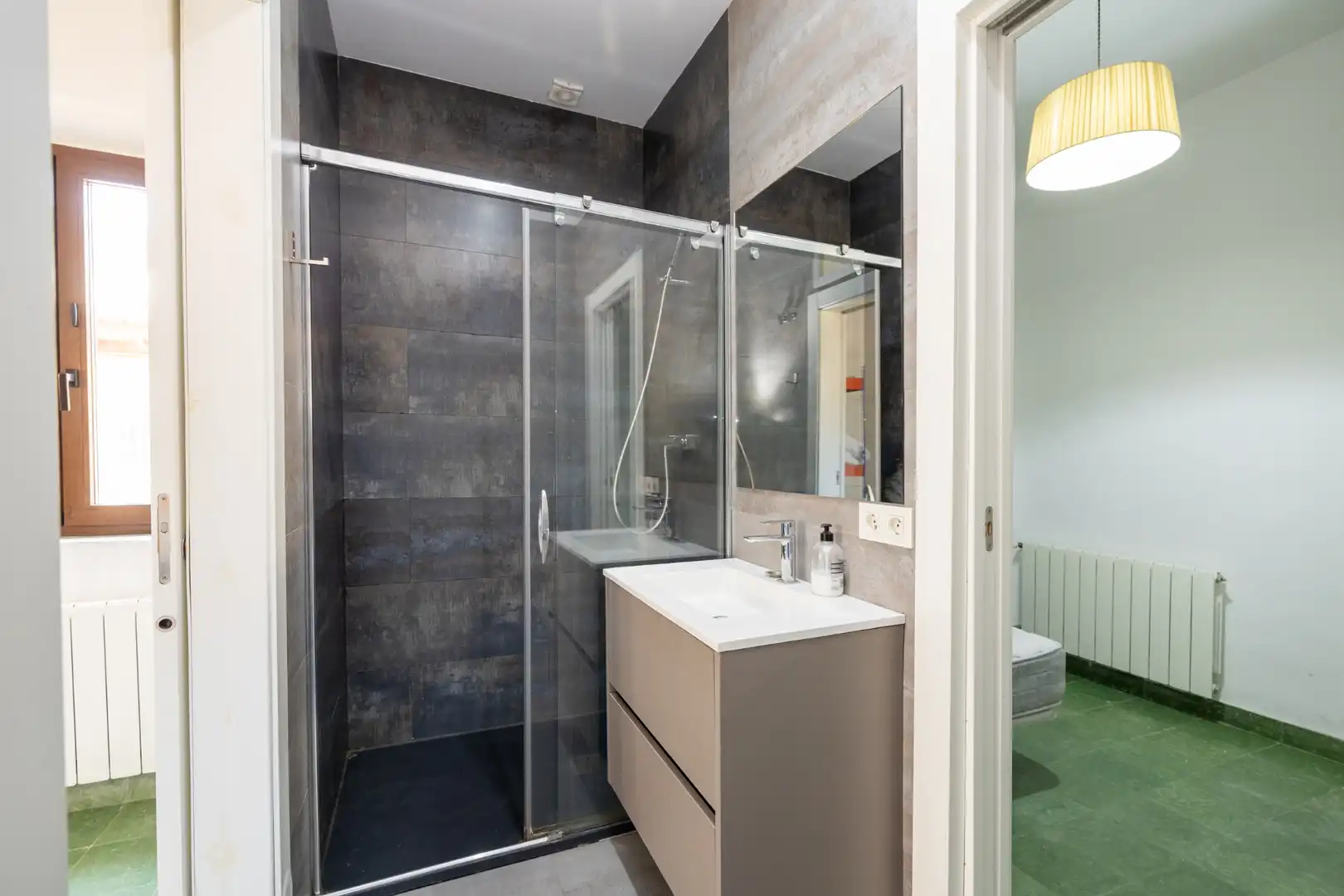Bathroom of Flat for rent in Granada  with Heating and Furnished