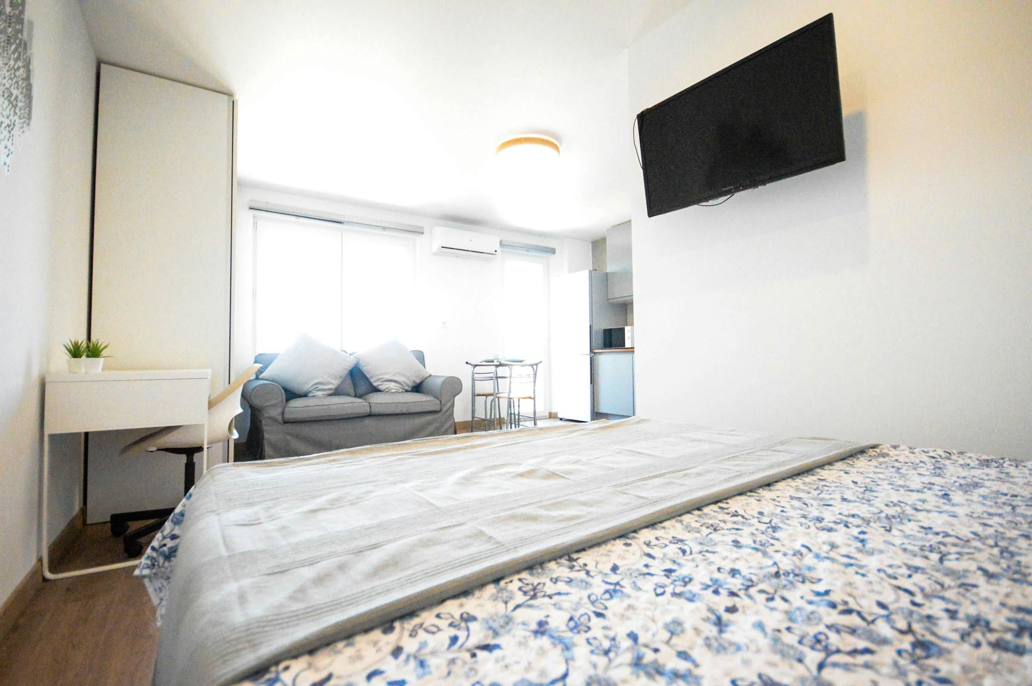 Dormitori de Pis de lloguer en  Valencia Capital amb Aire condicionat, Moblat i Rentadora