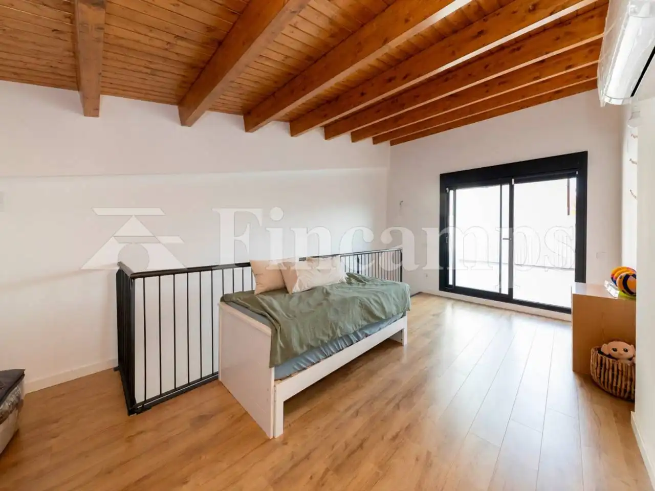 Dormitori de Casa o xalet en venda en Sabadell amb Aire condicionat, Calefacció i Jardí privat