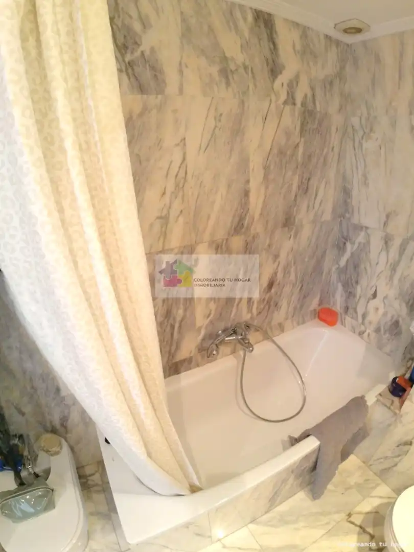 Badezimmer von Wohnung zum Verkauf in Ponferrada mit Klimaanlage, Heizung und Privatgarten