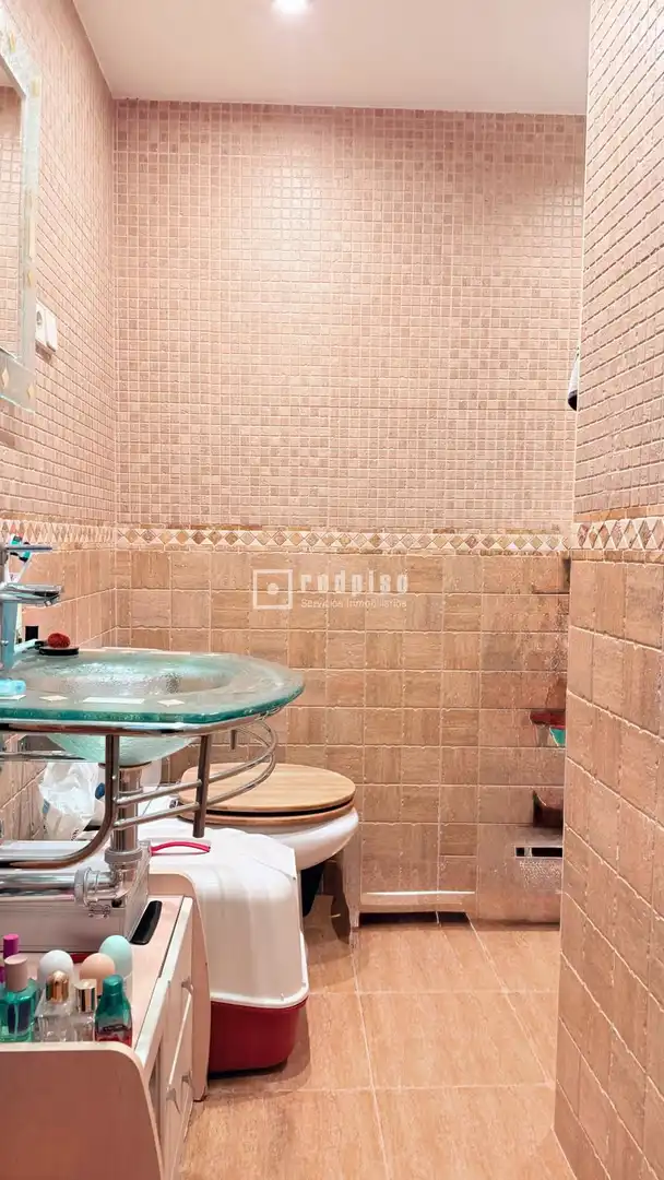 Piso en venta en Comercial, Palomeras Bajas