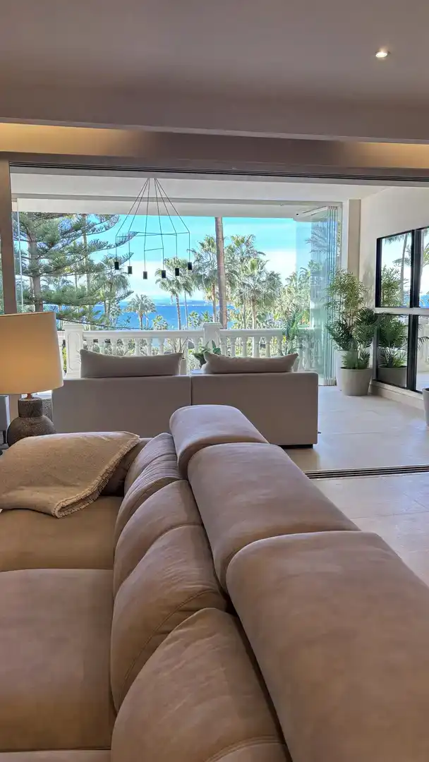Sala de estar de Piso en venta en Estepona con Aire acondicionado, Piscina y Balcón
