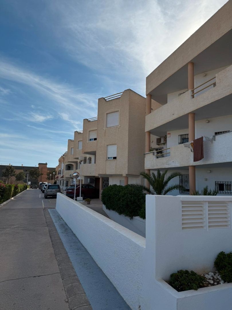 Vista exterior de Apartamento en venta en  Almería Capital con Amueblado