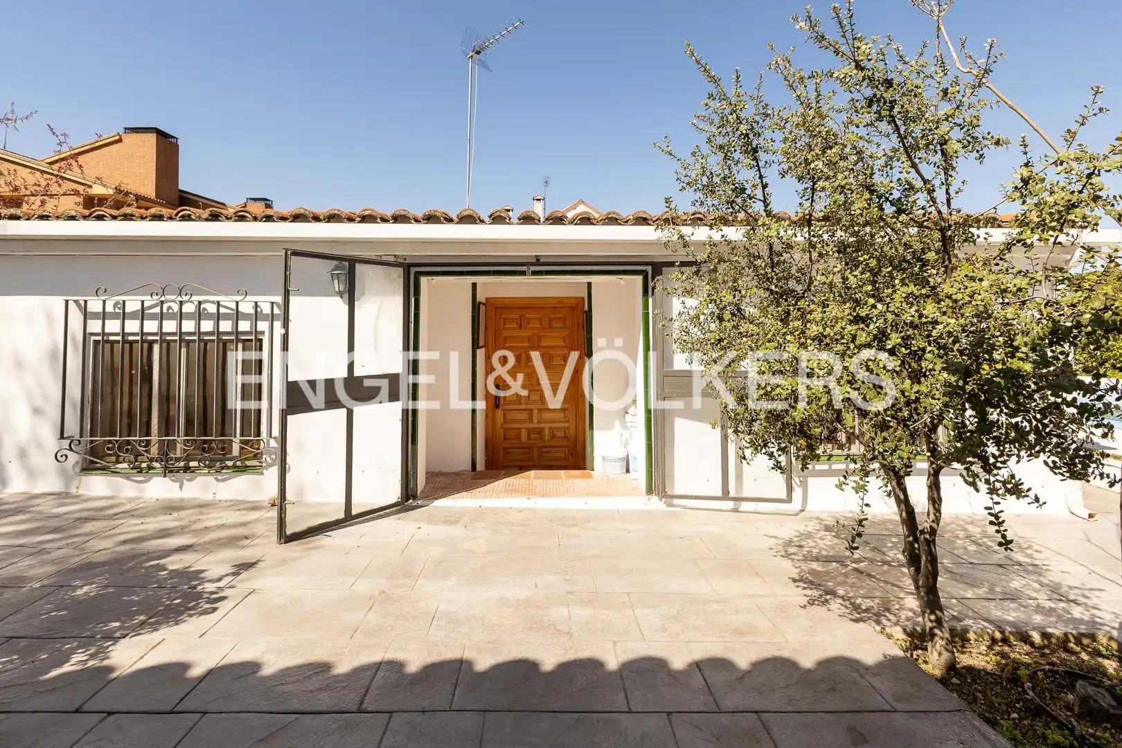 Vista exterior de Casa o xalet en venda en Boadilla del Monte amb Aire condicionat, Calefacció i Jardí privat