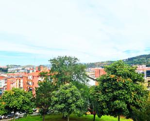 Vista exterior de Pis en venda en Bilbao  amb Balcó