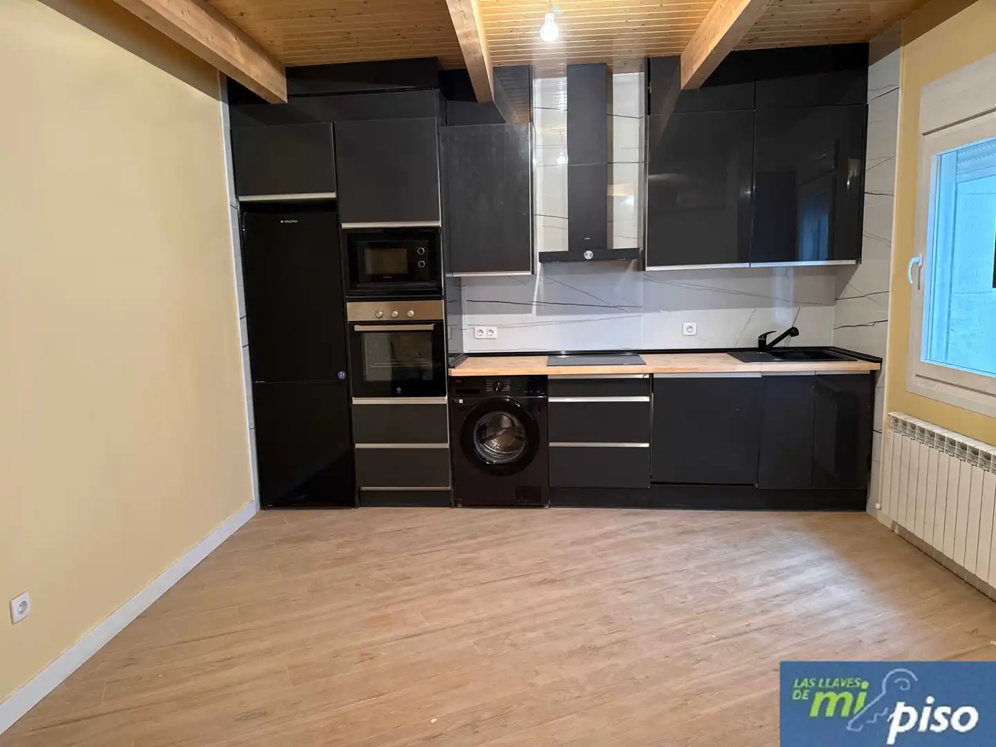 Kitchen of Flat for sale in Valladolid  with Heating, Parquet flooring and Terrace