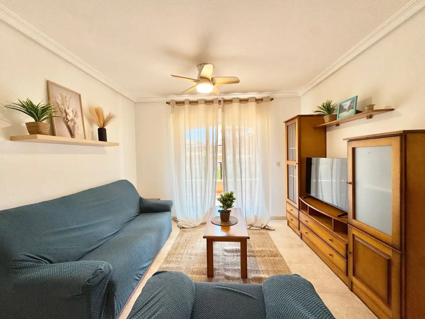 Sala de estar de Apartamento de alquiler en Orihuela con Aire acondicionado, Piscina y Amueblado