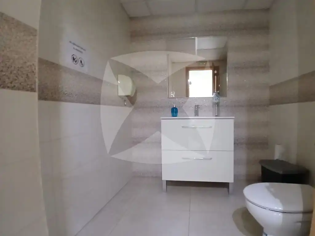 Baño de Local de alquiler en Badajoz con Aire acondicionado