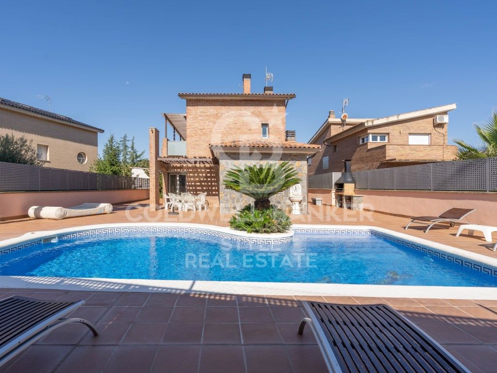 Vista exterior de Casa o chalet en venta en Viladecavalls