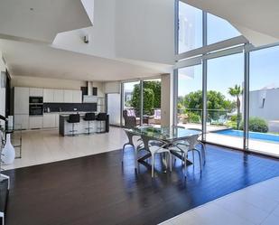 Menjador de Casa o xalet de lloguer en Marbella amb Aire condicionat, Jardí privat i Terrassa