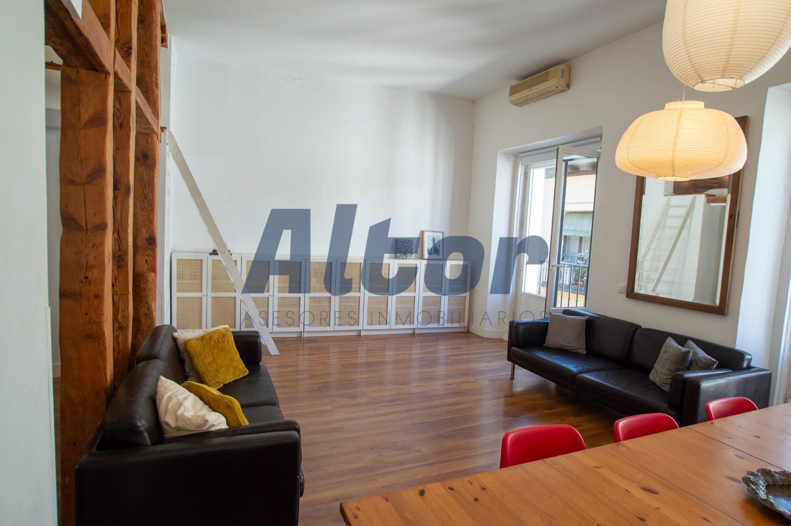 Living room of Flat to rent in  Madrid Capital  with Air Conditioner, Heating and Terrace