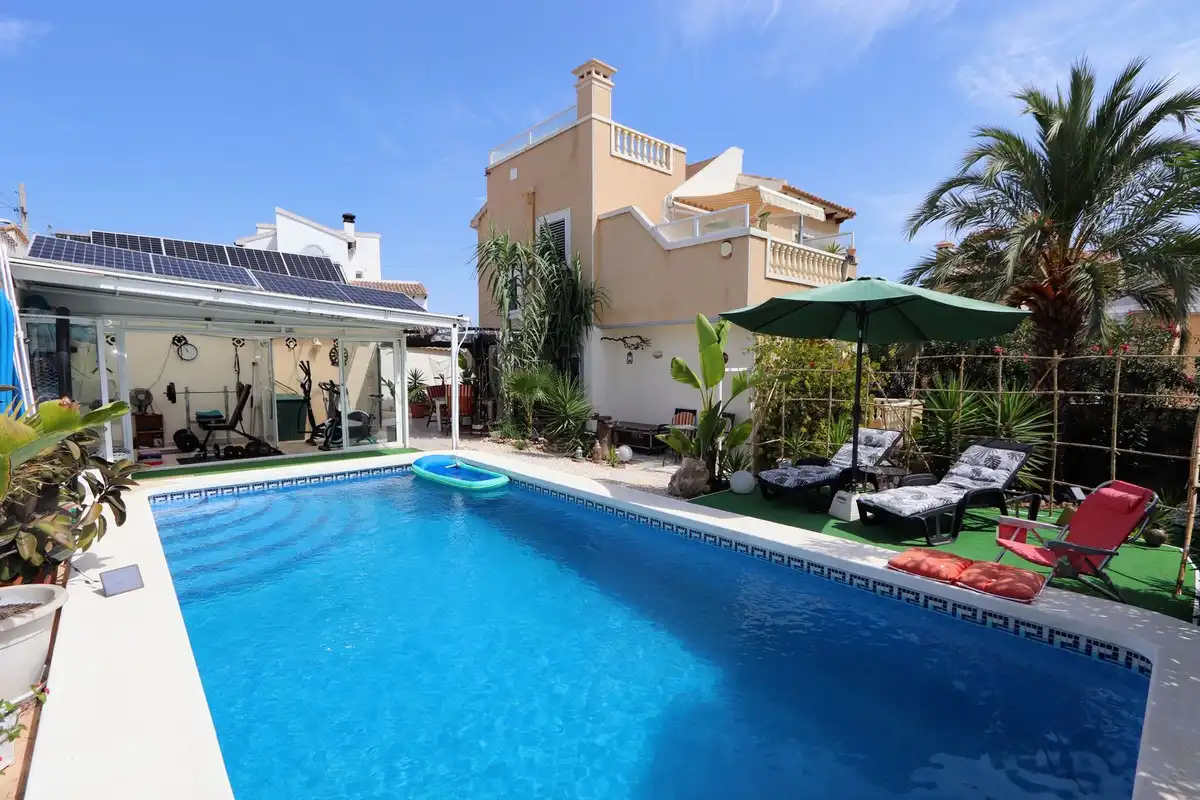 Piscina de Casa o chalet en venta en Alicante / Alacant con Aire acondicionado, Jardín privado y Terraza
