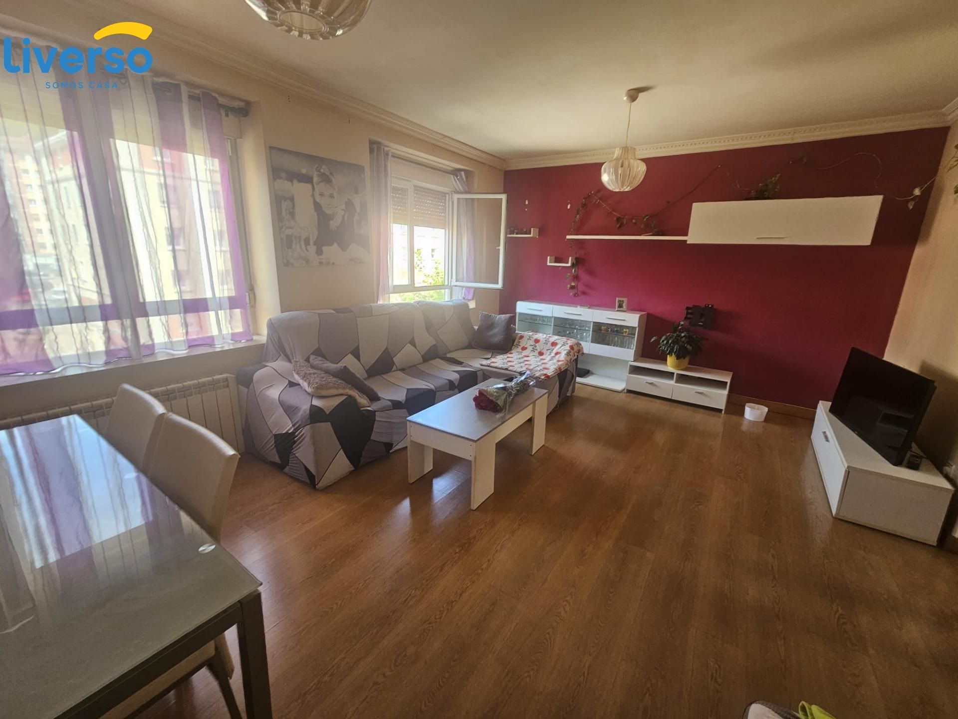 Sala d'estar de Pis en venda en Burgos Capital amb Calefacció i Balcó