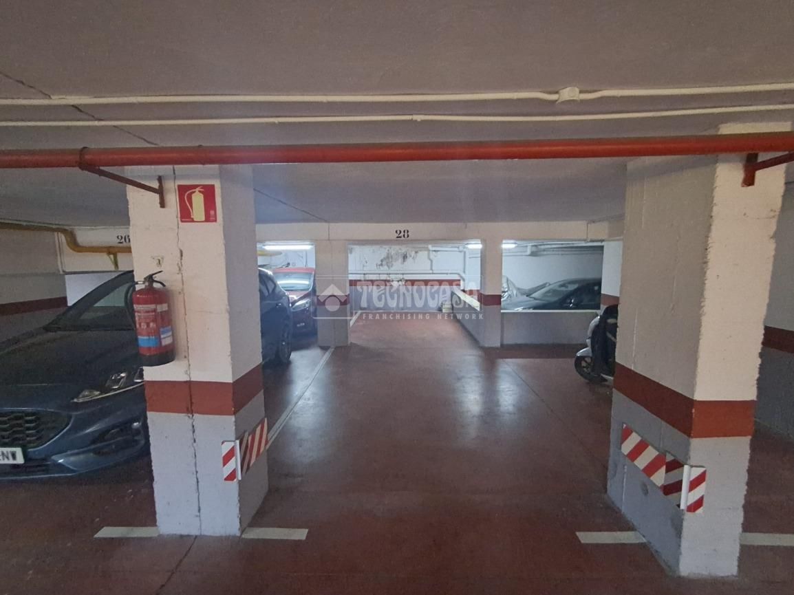 Garaje de alquiler en Lucero, Latina