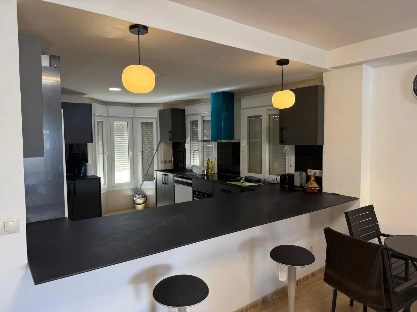 Cocina de Casa adosada de alquiler en Fuengirola con Terraza, Trastero y Piscina comunitaria