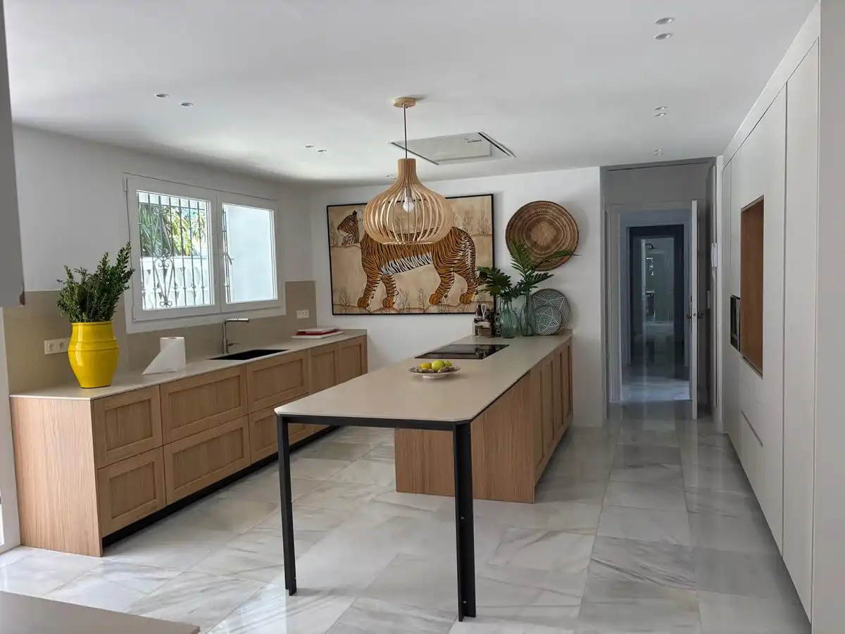 Cuina de Casa o xalet de lloguer en Estepona amb Aire condicionat, Jardí privat i Terrassa