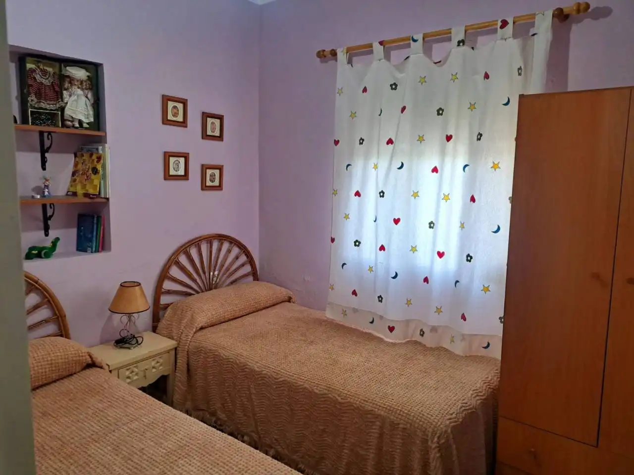 Habitación de Casa o chalet en venta en Carmona con Aire acondicionado, Calefacción y Jardín privado