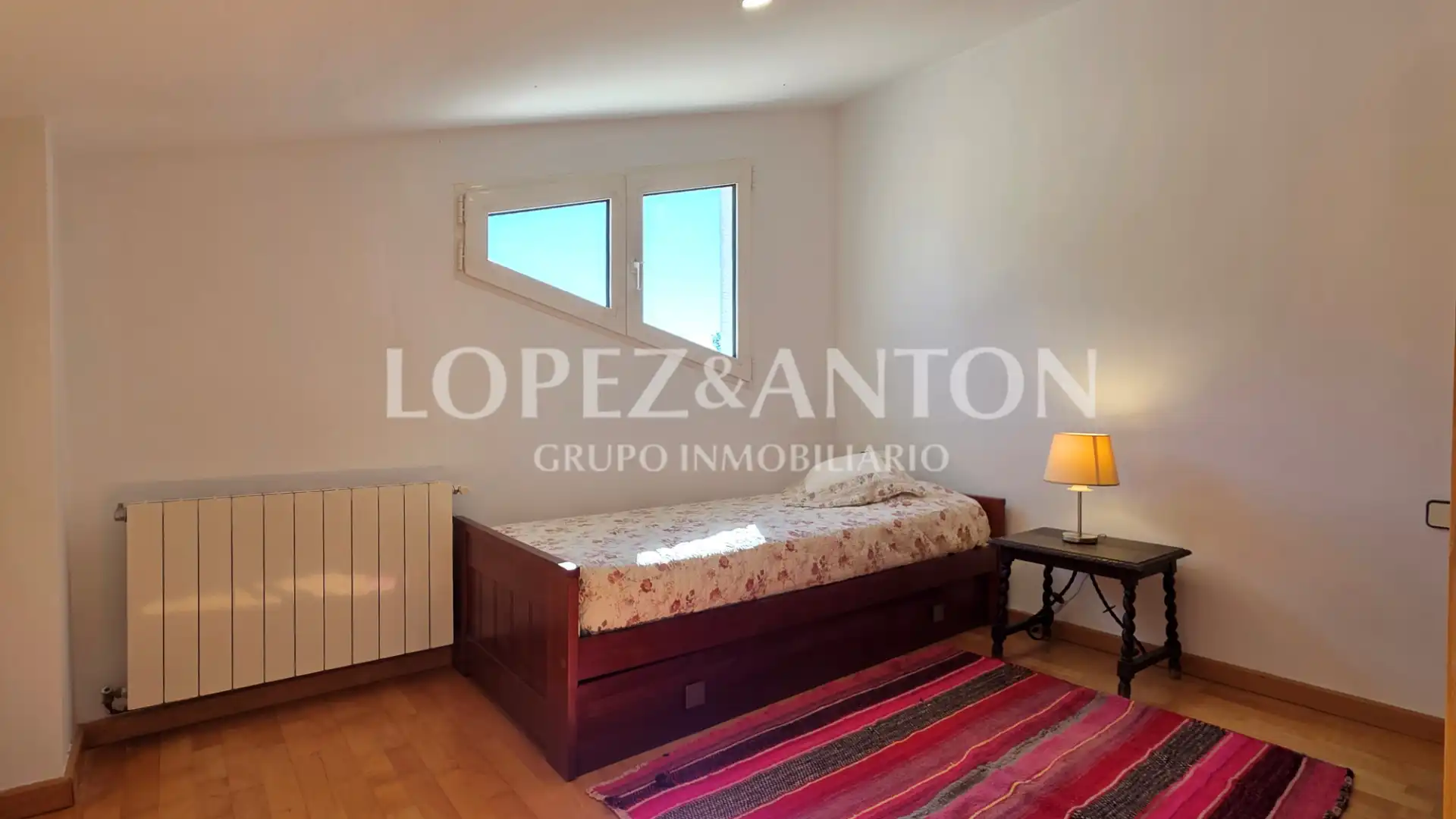 Bedroom of Houses for sale in L'Eliana  with Air Conditioner, Heating and Private garden